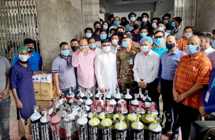 ময়মনসিংহ মেডিকেলে ব্যাক্তগত উদ্যোগে ৫০টি অক্সিজেন সিলিন্ডার ও অ্যাম্বুলেন্স প্রদান করেন মসিক মেয়র টিটু ও আমিনুল হক শামীম